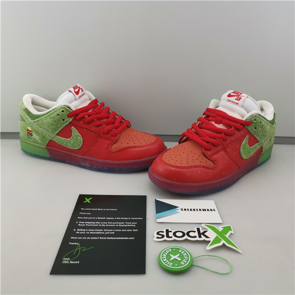 Nike SB Dunk Low “Strawberry Cough  CW7903-601